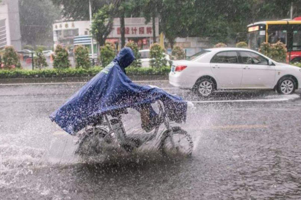 武汉暴雨车被水淹了怎么处理