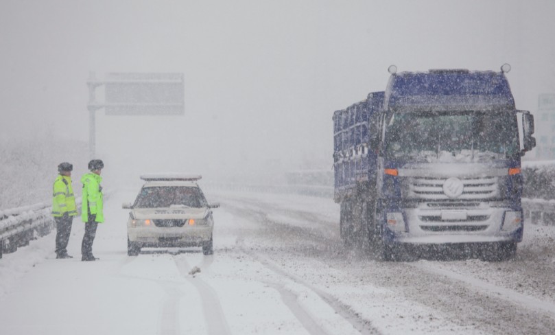 下大雪高速能走吗 下大雪火车停运吗