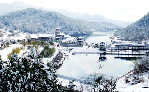 武汉天气预报12月6日 武汉黄陂区木兰清凉寨景区下雪了