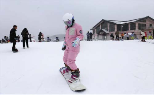 襄阳横冲国际滑雪场12月3日正式开放